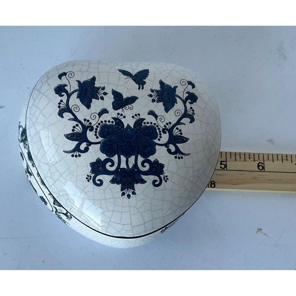 Unbranded‎ Vintage Heart Trinket Box Blue White Floral Butterfly Crackle Glaze